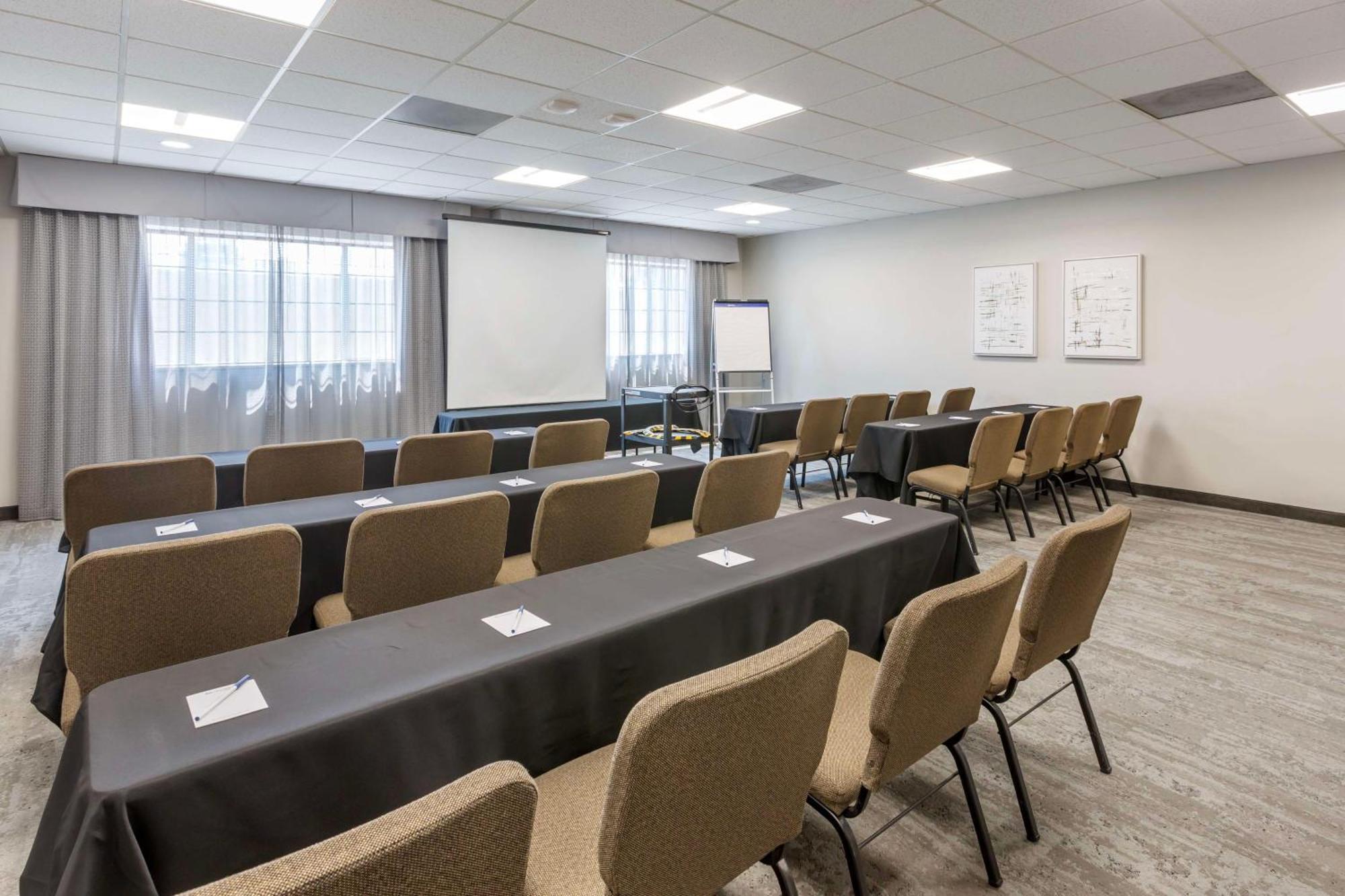 Western Cotton Tree Hotel 3*