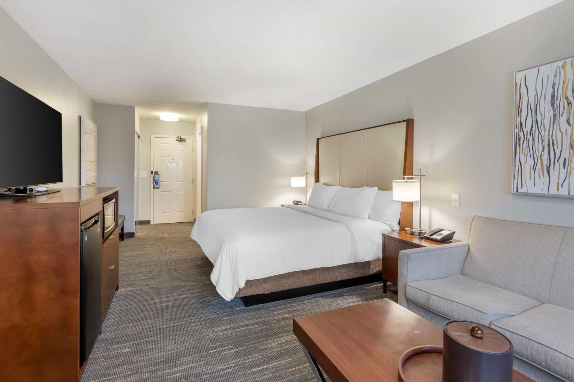 Hotel Western Cotton Tree