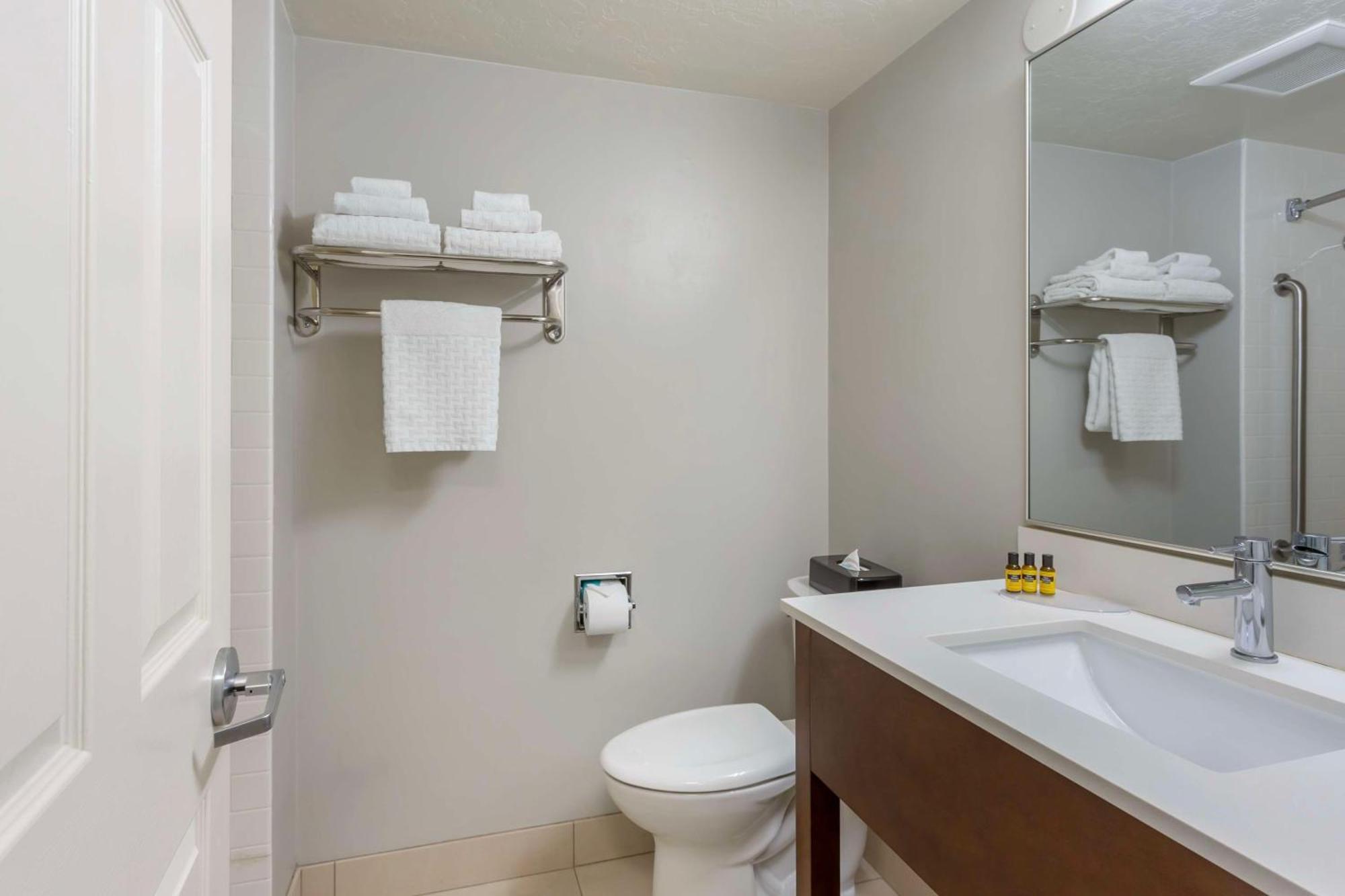 Hotel Western Cotton Tree