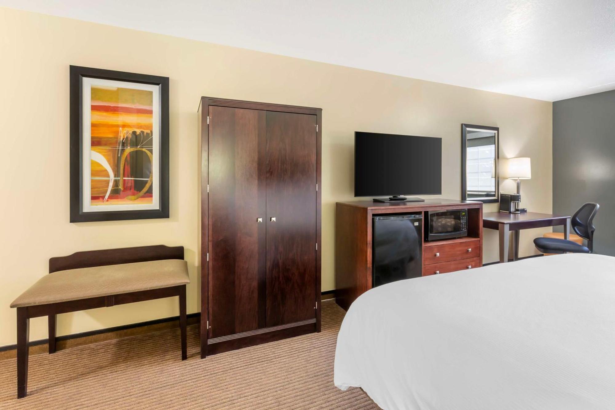 Western Cotton Tree Hotel 3*