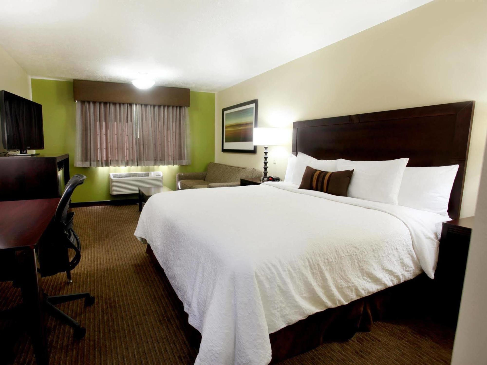 Western Cotton Tree Hotel 3*