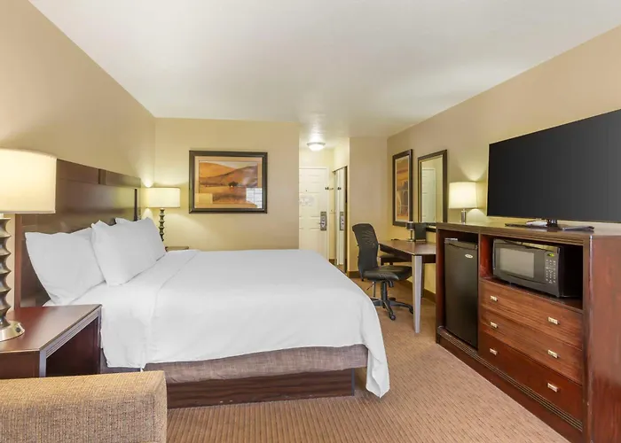 Best Western Plus Cotton Tree Inn